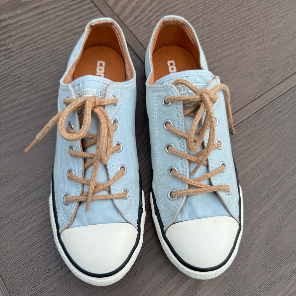 Converse sneakers 7 1/2